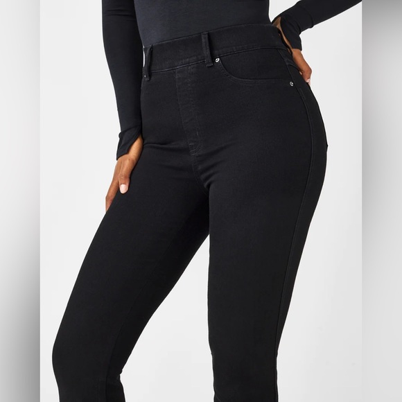 💎 SPANX 20326 Flare Jeans - Classic Black - Picture 3 of 5